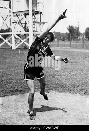 US-amerikanischer Leichtathlet Babe Didrikson (aka Babe Zaharias), 1932... Höflichkeit: CSU Archive / Everett Collection Stockfoto