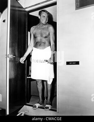 DASS Hauch Nerz Cary Grant während der Dreharbeiten zu seiner Garderobe kommt 1962 Stockfoto