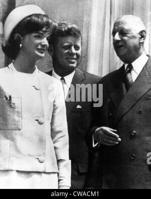 Jacqueline Kennedy, Präsident John F. Kennedy und der französische Präsident Charles de Gaulle, 1963. Höflichkeit: CSU Archive/Everett Stockfoto