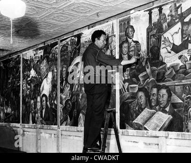 Mexikanischer Maler Diego Rivera, malen eine Wandbild an der neuen Arbeitnehmer Art School in New York City, 18. August 1933... Höflichkeit: CSU Stockfoto