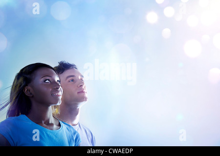 Junge Menschen betrachten Licht Stockfoto