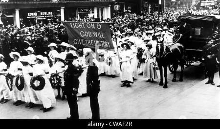 Das Begräbnis von Emily Wilding Davison (1872-1913), britische Frau Rechte Führer, 14. Juni 1913. Höflichkeit: CSU Archive/Everett Stockfoto