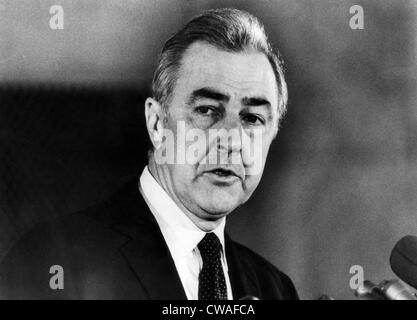 Senator Eugene McCarthy, auf einer Pressekonferenz in Washington D.C., 2. Dezember 1969... Höflichkeit: CSU Archive / Everett Stockfoto