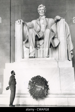 FIDEL CASTRO, kubanischer Ministerpräsident, Orte ein Kranz am Lincoln Memorial in Washington D.C. während seiner 11-tägigen goodwill Stockfoto