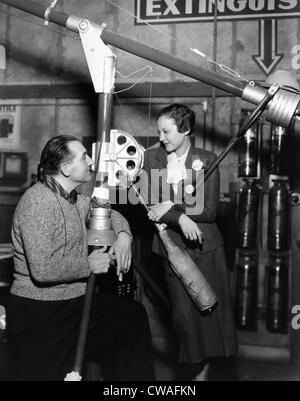 DIE Wut, Regisseur Fritz Lang Regie Sylvia Sidney am Set, 1936. Höflichkeit: CSU Archive/Everett Collection Stockfoto