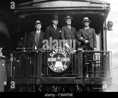 Gewählter Präsident Roosevelt (3. von links), mit seinen Beratern in Baltimore & Ohio railroad Station. 19.01.33. Stockfoto