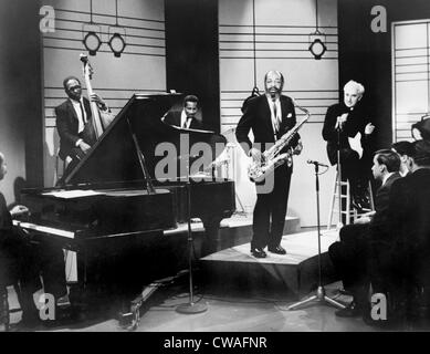 Coleman Hawkins (1904 – 1969), jazz-Musiker mit seinem Tenorsaxophon, durchführen mit Coleman Hawkins Quartett im Jahr 1965. Stockfoto