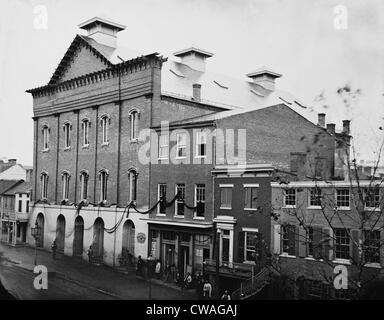 Abraham Lincolns Ermordung fand im Ford Theater am 14. April 1865. Foto zeigt die Szene nach dem Attentat mit Stockfoto