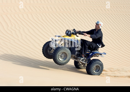 Dubai, Quadfahrer in der Wüste Stockfoto