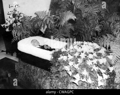 Henry Ford liegt im Bundesland in Detroit, 09.04.47. Höflichkeit: CSU Archive / Everett Collection Stockfoto