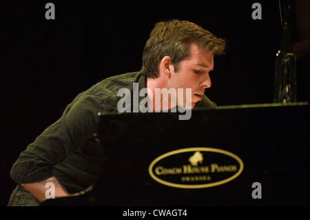 Jazz-Pianist Gwilym Simcock spielt mit dem Leuchtturm-Trio erklingt in Brecon Jazz Festival 2012 Stockfoto