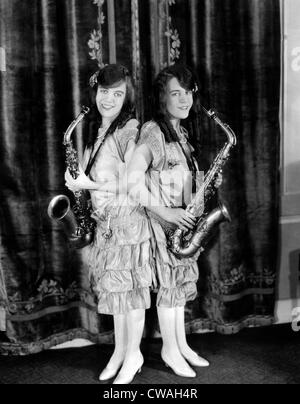 Siamesische Zwillinge Daisy und Violet Hilton, im Alter von 16 Jahren. 1924. Höflichkeit CSU Archive/Everett Collection. Stockfoto