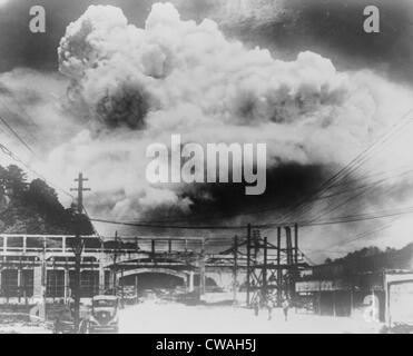 Japanische Foto von der Pilzwolke der Explosion der Atombombe in Nagasaki, Japan, 9. August 1945. Stockfoto