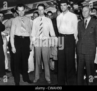 Co-Pilot Glenn Odekirk, Funker Charles Perrine, Howard Hughes und Navigator Harry Connor nach ihren Rekord Stockfoto