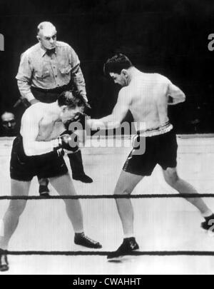 James Braddock (rechts) prügelt Tommy Farr und gewinnt Kampf durch Beschluss in 10 Runden. New York, NY, 21. Januar 1938... Höflichkeit: Stockfoto