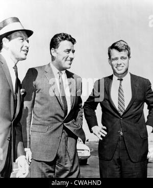 Frank Sinatra, Schauspieler Peter Lawford, und US-Justizminister Robert Kennedy, auf Asphalt, Los Angeles, Kalifornien am 7. Juli Stockfoto