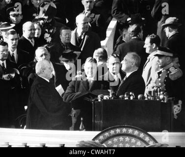 Roosevelt begann seine beispiellose dritte Amtszeit als Oberrichter Charles Evans Hughes den Amtseid verabreicht Stockfoto