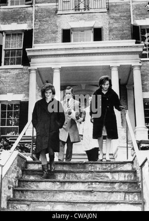 Jacqueline Onassis, mit interior Decorater William Baldwin und ihre Schwester Lee Radziwill, Washington D.C., 18. Dezember 1963... Stockfoto