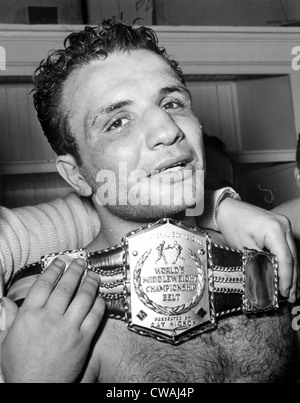 DETROIT, Michigan: Jake LaMotta wird der Gürtel verliehen, der ist ein Symbol für die Meisterschaft im Mittelgewicht nach besiegte er MArcel Stockfoto