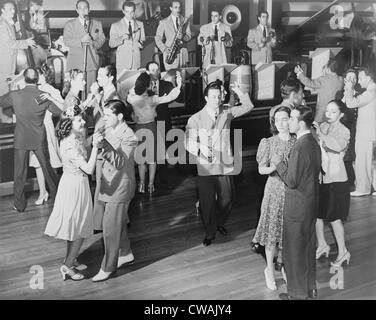 Paare tanzen in das Orchester der Roseland Ballroom, New York City, 1941. Stockfoto