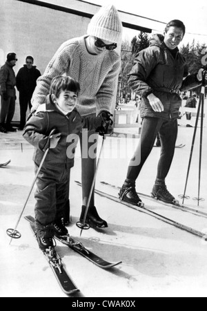 Jacqueline Kennedy und John 28.03.64, Skifahren. Höflichkeit: CSU Archive / Everett Collection Stockfoto