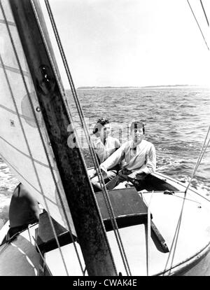 John F. Jennedy und Jacqueline Kennedy, 1950er Jahre. Höflichkeit: CSU Archive / Everett Collection Stockfoto