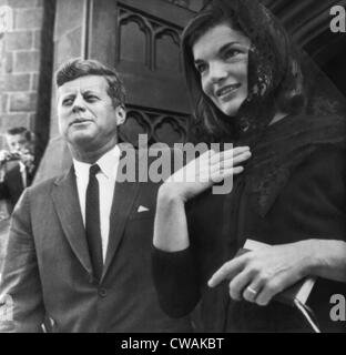 Kennedy, Jacqueline Kennedy, römisch-katholische Kirche St. Mary, Newport, Rhode Island, 9. September 1962 verlassen. Stockfoto