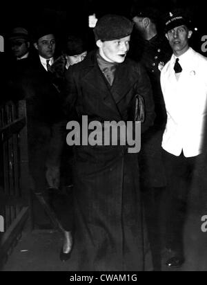 Katharine Hepburn einsteigen in die SS-Paris für eine Reise nach Europa. 17. März 1934. Mit freundlicher Genehmigung CSU Archive/Everett Collection. Stockfoto