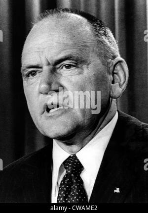 L. Patrick Gray trifft sich mit Reportern nach seiner Ernennung zum FBI-Direktor von Präsident Nixon, 3. Mai 1972. Washington, DC. Stockfoto