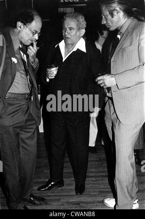 Allen Ginsberg, Norman Mailer und Peter Orlovsky auf einer Party, 1978. Höflichkeit: CSU Archive / Everett Collection Stockfoto