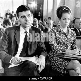 Ralph Nader und Subcommitte Mitarbeiter Lynn Hinerman, hören Sie dem Senat Auto Sicherheit Unterausschuss Anhörungen, 22.03.1966. Stockfoto