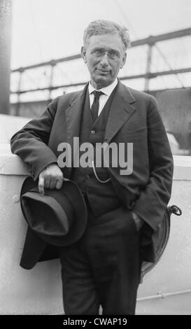 Louis Brandeis (1856-1941), Richter am Obersten Gerichtshof von 1916 bis 1941, auf einem Ozeandampfer in New York.  Ca. 1925. Stockfoto
