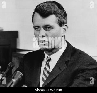 Attorney General Robert F. Kennedy kündigt Anklage der amerikanischen Kommunistischen Partei, Washington D.C., 1. Dezember 1961... Höflichkeit: Stockfoto