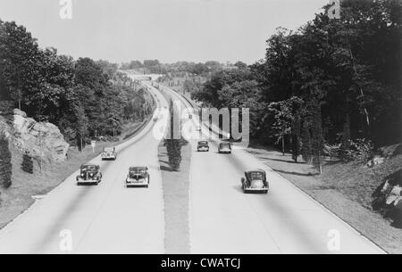 Abschnitt der Merritt Parkway in Connecticut, eines der ersten vierspurigen begrenzt Autobahnen in den USA eröffnet Stockfoto