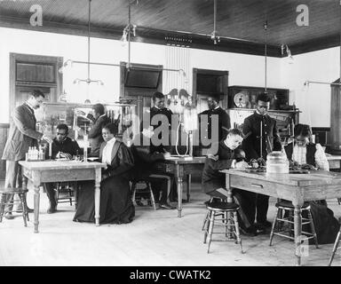 Afroamerikanische Studenten in einer Klasse in der Kapillare Physik am Hampton Institute, Hampton, Virginia. Ca. 1899. Stockfoto