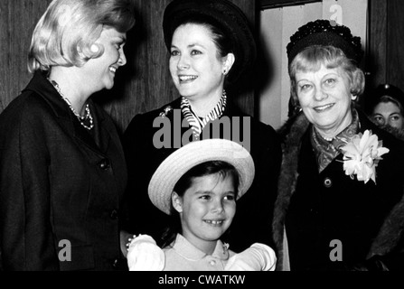 Prinzessin Grace Kelly (Mitte) mit ihrer Tochter, Prinzessin Caroline und ihre Mutter. Höflichkeit: CSU Archive / Everett Collection Stockfoto