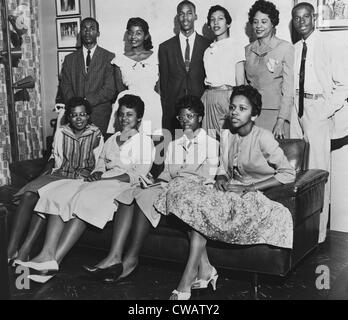 Little Rock Nine und Daisy Bates stellte im Wohnzimmer während der Wirren des staatlich erzwungene Desegregation der Central Stockfoto