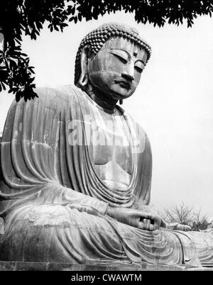 Ein Buddha in Kamakura Badeort. ca der 1950er Jahre. Höflichkeit: CSU Archive/Everett Collection. Stockfoto