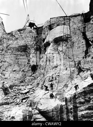 MOUNT RUSHMORE, Wiederaufnahme der Arbeitnehmer Arbeit auf Abraham Lincolns Kinn nach dem Bruch für den Winter, South Dakota, Black Hills, 5 Mai, Stockfoto