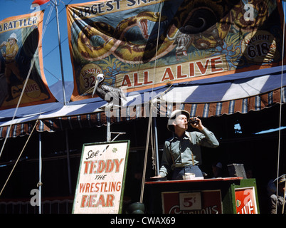 Jahrmarktschreier, an der Vermont State fair, von Jack Delano, Rutland, Vermont September 1941. Stockfoto