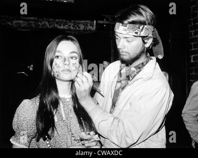 Hippies Kinderschminken in Greenwich Village, New York, 17.10.67... Höflichkeit: CSU Archive / Everett Collection Stockfoto