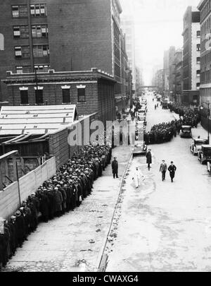 EV1807 - Männer auf eine Brotlinie im Gemeindehaus Loding in New York City, am Weihnachtstag 1931. Höflichkeit: CSU Archive / Stockfoto