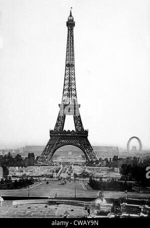 Der Eiffelturm mit The Great Wheel Weltausstellung im Hintergrund, um 1900. Stockfoto