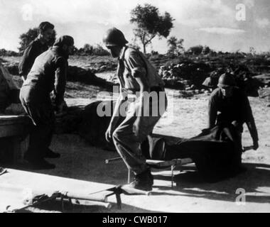 Spanischen Bürgerkrieg (1936-1939), Loyalist Soldaten bringen den Verwundeten, 1937. Stockfoto