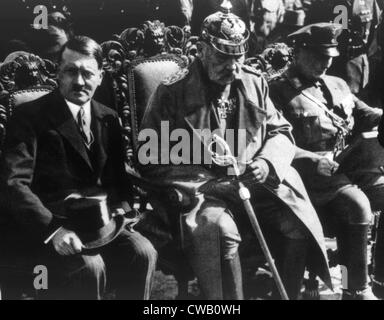 Von links: Präsident Paul von Hindenberg, Reichskanzler Adolf Hitler, Hermann Göring, 1933 Stockfoto