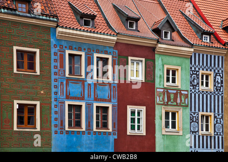 Nahaufnahme von bunten Fassaden der mittelalterlichen Kaufmannshäusern, Domki Budnicze in alten Markt Platz, Stary Rynek, Poznan, Polen Stockfoto