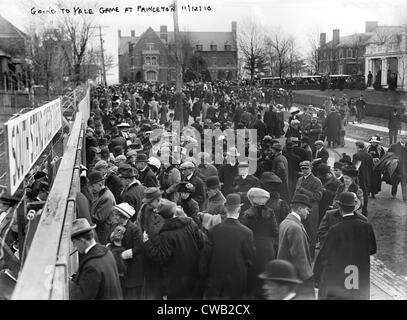 Fußball, Abendkasse Menschenmenge zu Yale Fußballspiel an der Princeton University. 12. November 1910 Stockfoto