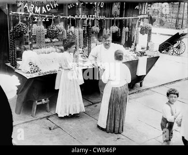 New York City, Händler mit waren angezeigt, Little Italy, ca. 1900 s. Stockfoto