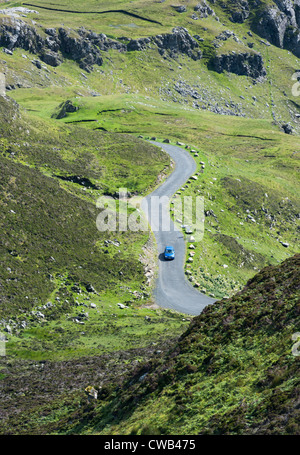 Eine kurvenreiche Straße führt zu Sieb League Klippen an der West Küste von Donegal, Irland. Stockfoto