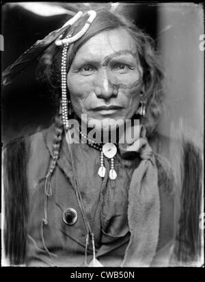 Wilden Westen. Bügeln Sie weißen Mann, ein Sioux Indianer aus Buffalo Bills Wildwest-Show. Gertrude Käsebier, Fotograf, ca. 1900 Stockfoto